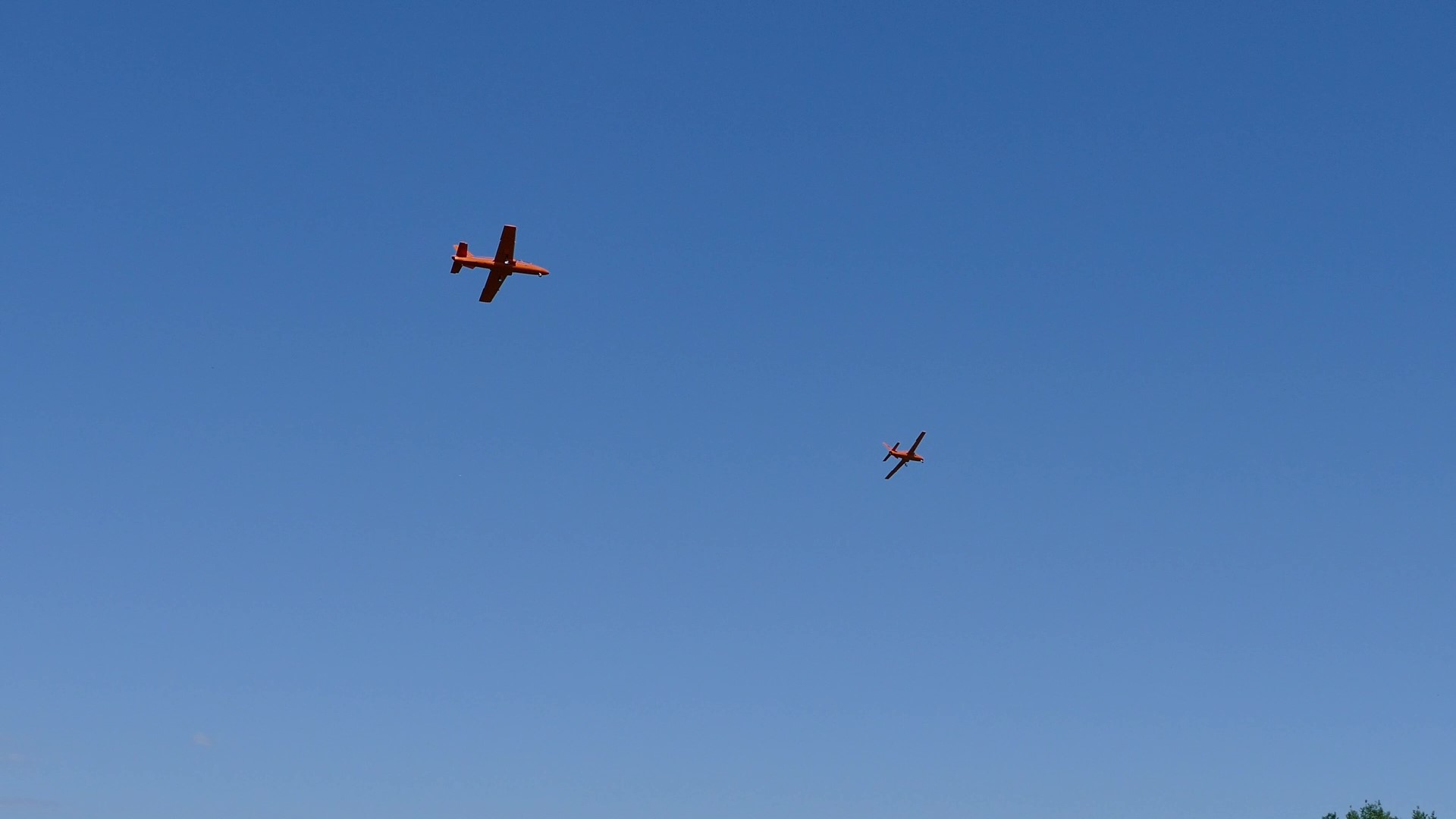Alpha Jets Verbandsflug mit AC/DC